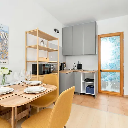 Apartmán Cozy With Workspace Near The Skm Station By Renters *