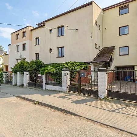 Apartmán Cozy With Workspace Near The Skm Station By Renters