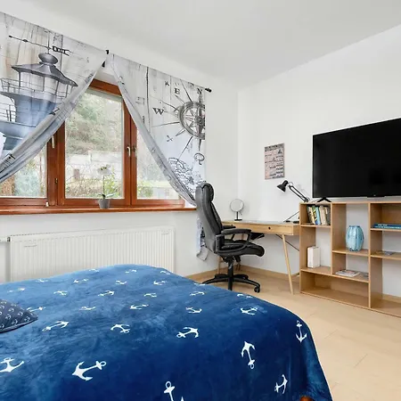 Cozy With Workspace Near The Skm Station By Renters Apartmán *