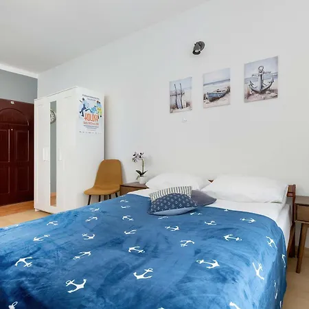 Cozy With Workspace Near The Skm Station By Renters