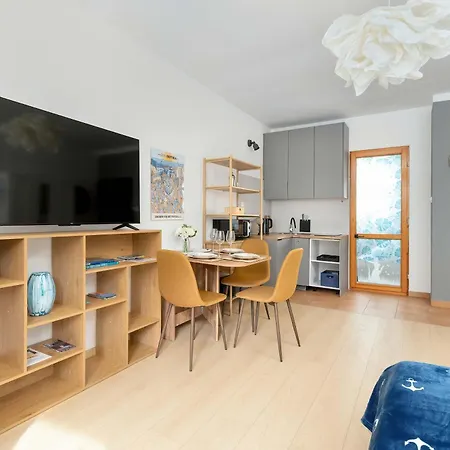 아파트 Cozy With Workspace Near The Skm Station By Renters 그디니아