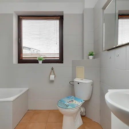 아파트 Cozy With Workspace Near The Skm Station By Renters 그디니아