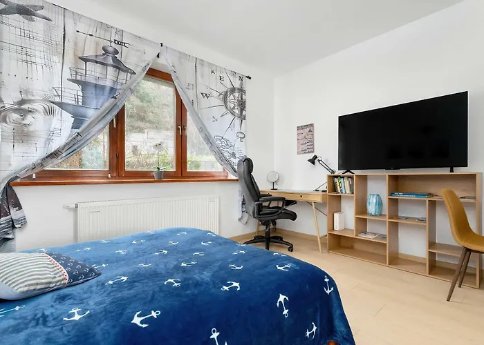 Cozy With Workspace Near The Skm Station By Renters Apartmán *