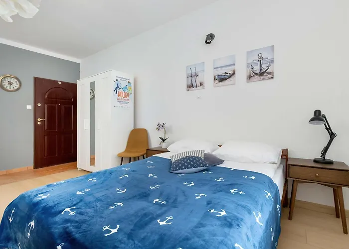 Cozy With Workspace Near The Skm Station By Renters