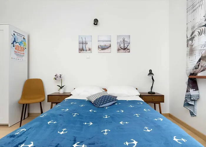 Cozy With Workspace Near The Skm Station By Renters Apartmán