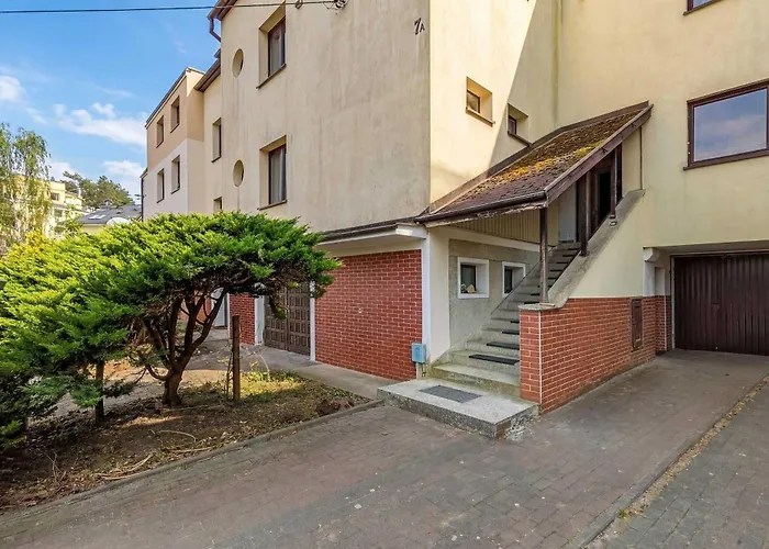 Cozy With Workspace Near The Skm Station By Renters Gdyně